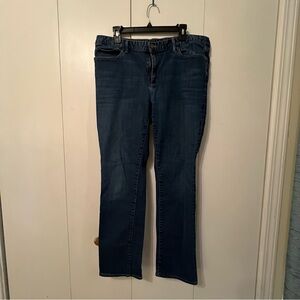 Eddie Bauer Slightly Curvy Straight-Leg Jeans – Gently Used